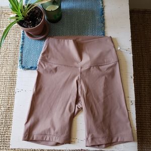 Everlane The Perform Bike Short Size Small in Cocoa